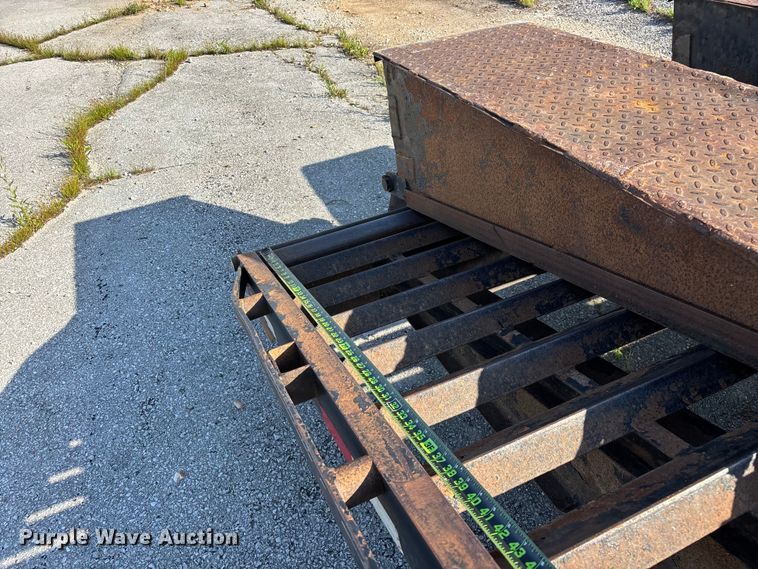 image for item EO4326 2015 Lamar Trailers Inc. equipment trailer