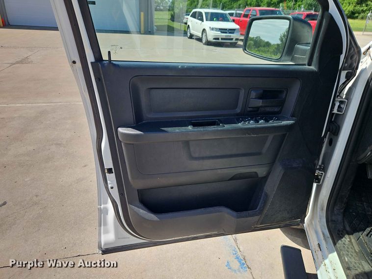 image for item EO7384 2016 RAM 1500 Crew Cab pickup truck