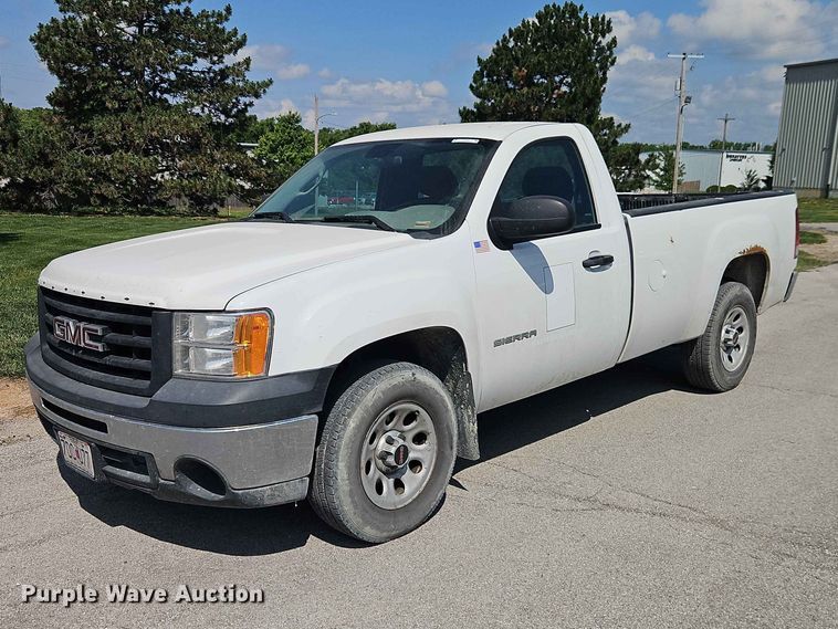 image for item EO7434 2013 GMC Sierra 1500 pickup truck