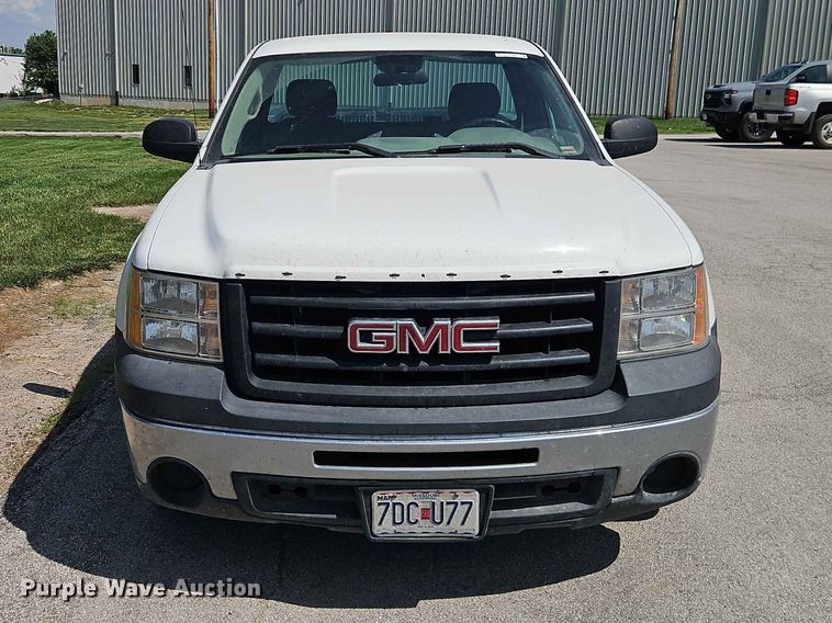 image for item EO7434 2013 GMC Sierra 1500 pickup truck
