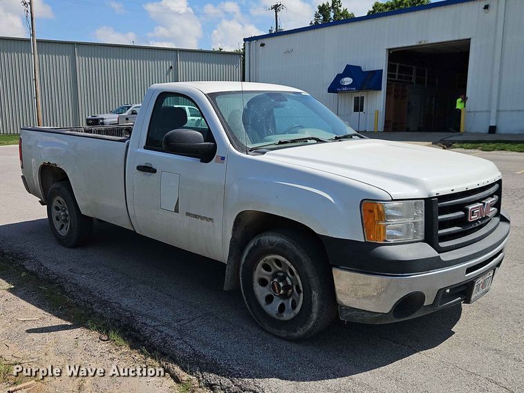 image for item EO7434 2013 GMC Sierra 1500 pickup truck