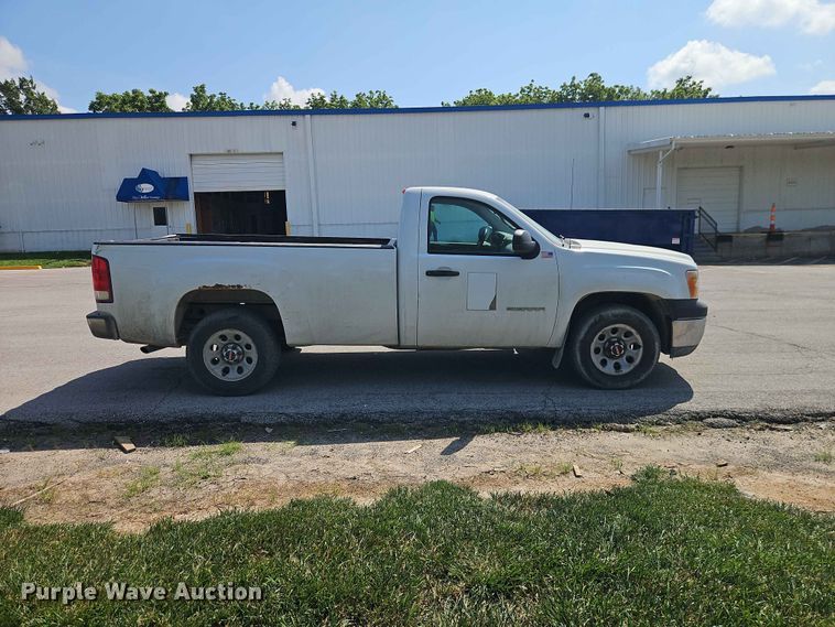 image for item EO7434 2013 GMC Sierra 1500 pickup truck