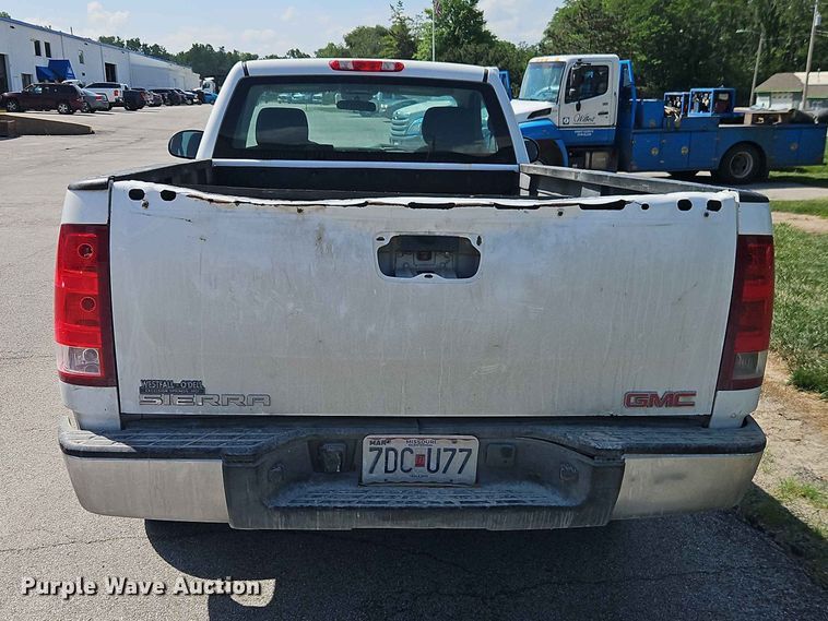 image for item EO7434 2013 GMC Sierra 1500 pickup truck