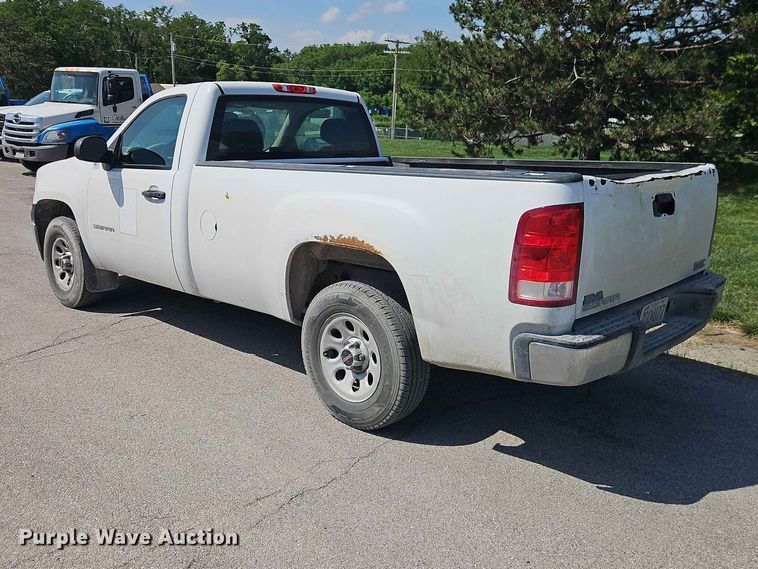 image for item EO7434 2013 GMC Sierra 1500 pickup truck