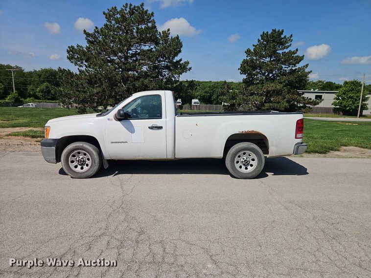 image for item EO7434 2013 GMC Sierra 1500 pickup truck