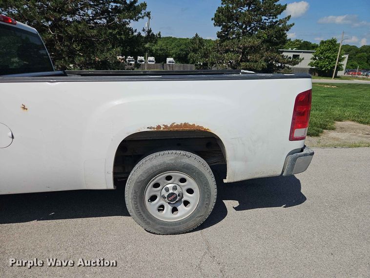 image for item EO7434 2013 GMC Sierra 1500 pickup truck