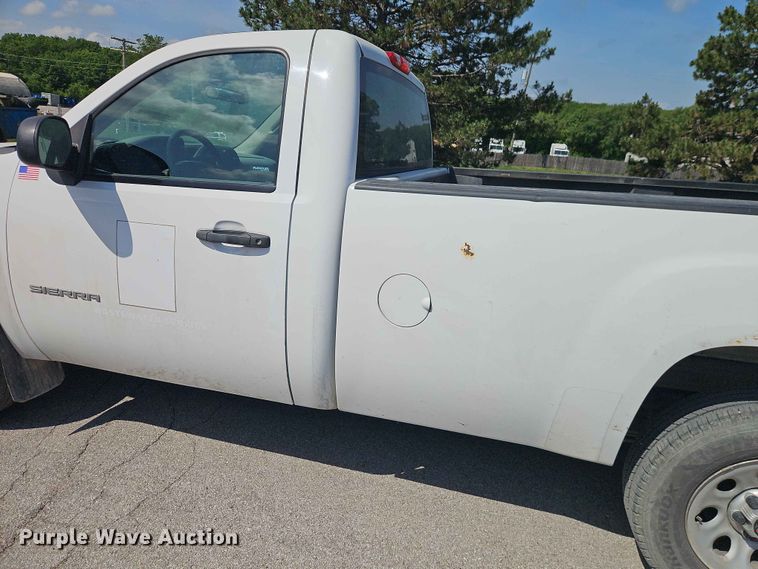 image for item EO7434 2013 GMC Sierra 1500 pickup truck