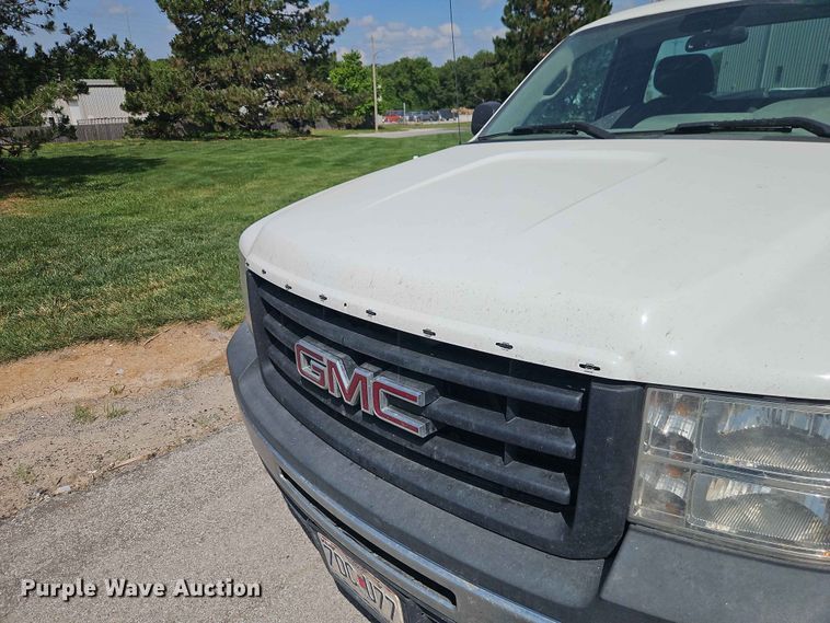 image for item EO7434 2013 GMC Sierra 1500 pickup truck