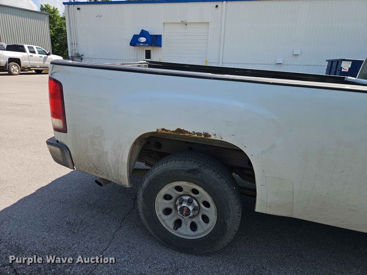 image for item EO7434 2013 GMC Sierra 1500 pickup truck