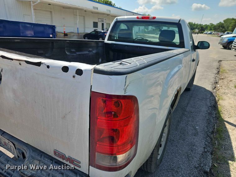 image for item EO7434 2013 GMC Sierra 1500 pickup truck