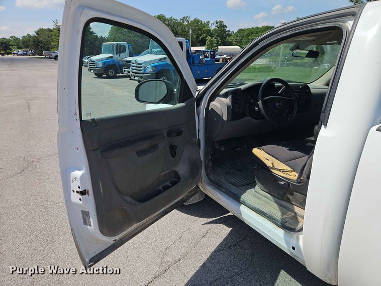 image for item EO7434 2013 GMC Sierra 1500 pickup truck