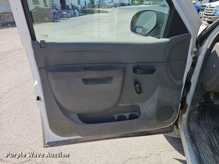 image for item EO7434 2013 GMC Sierra 1500 pickup truck