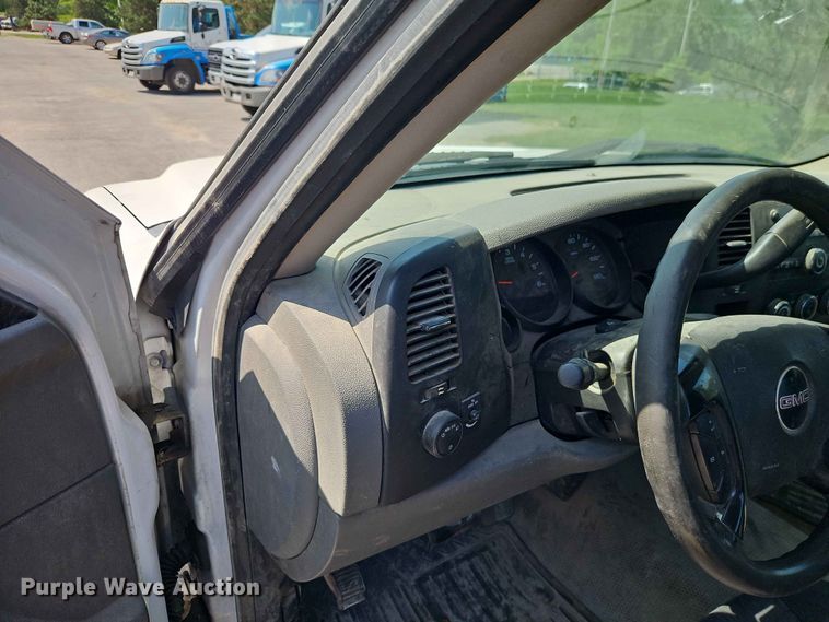 image for item EO7434 2013 GMC Sierra 1500 pickup truck