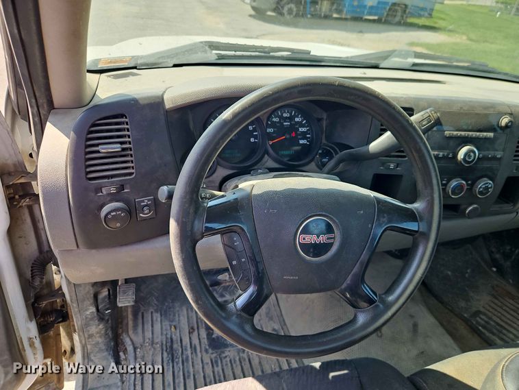 image for item EO7434 2013 GMC Sierra 1500 pickup truck