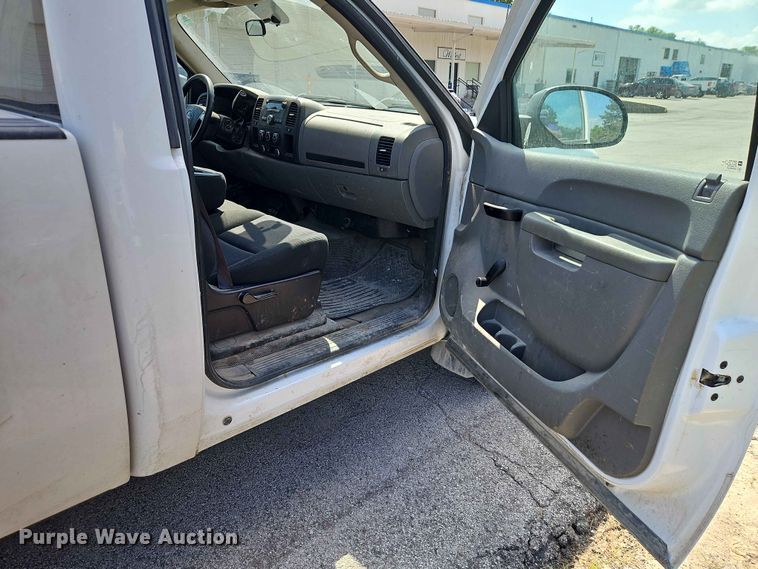 image for item EO7434 2013 GMC Sierra 1500 pickup truck
