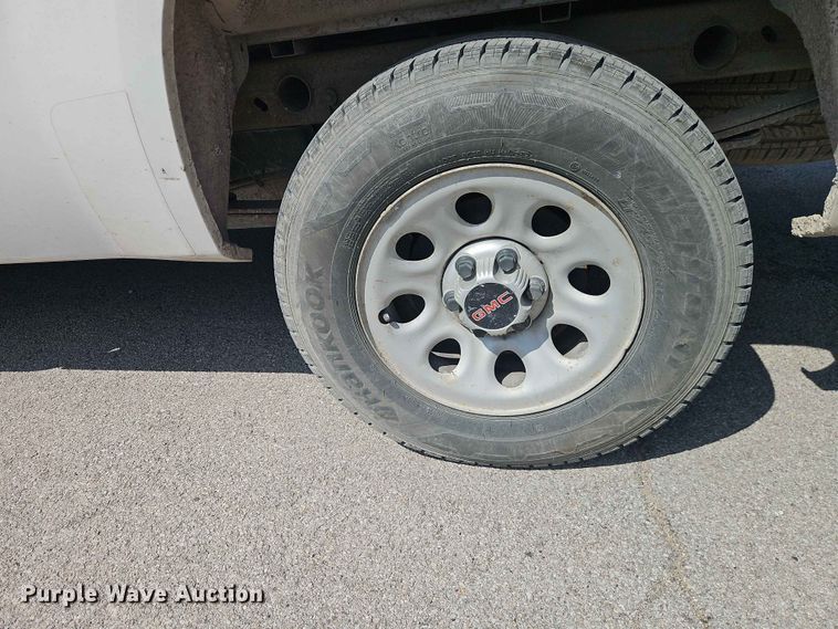 image for item EO7434 2013 GMC Sierra 1500 pickup truck