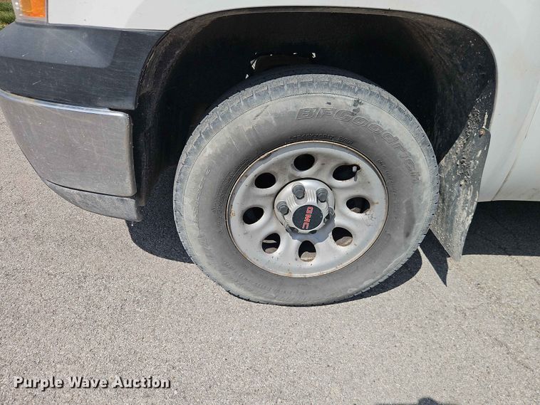 image for item EO7434 2013 GMC Sierra 1500 pickup truck