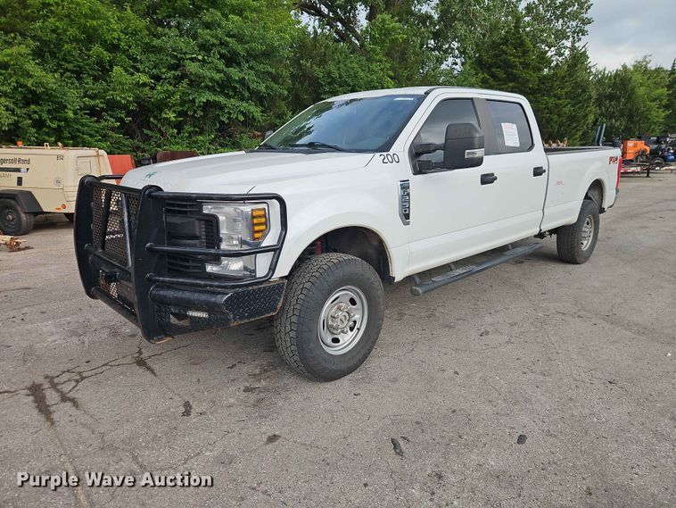 2019 Ford F250 Super Duty XL Crew Cab pickup truck