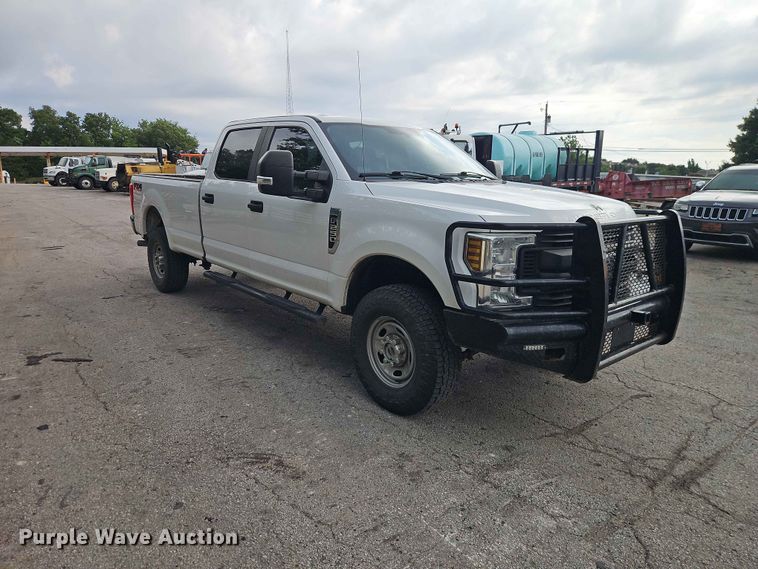 image for item EO7446 2019 Ford F250 Super Duty XL Crew Cab pickup truck