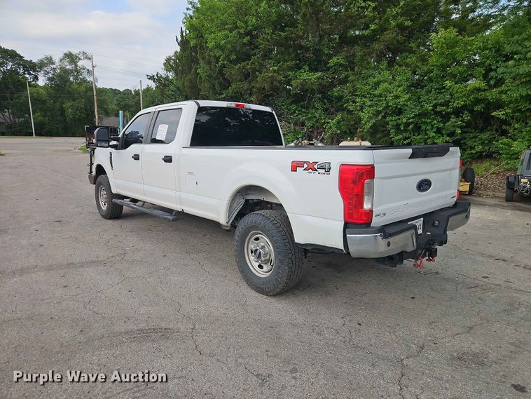 image for item EO7446 2019 Ford F250 Super Duty XL Crew Cab pickup truck