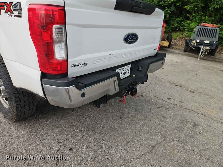 image for item EO7446 2019 Ford F250 Super Duty XL Crew Cab pickup truck