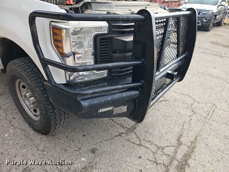 image for item EO7446 2019 Ford F250 Super Duty XL Crew Cab pickup truck