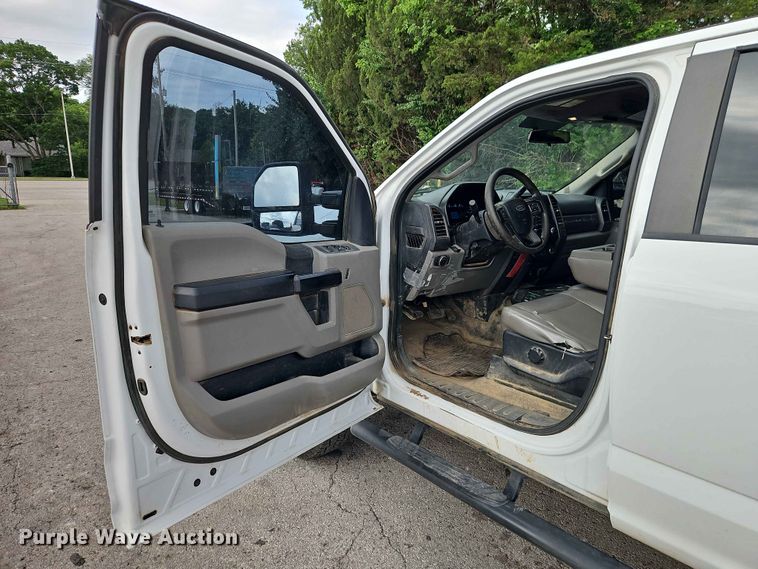 image for item EO7446 2019 Ford F250 Super Duty XL Crew Cab pickup truck