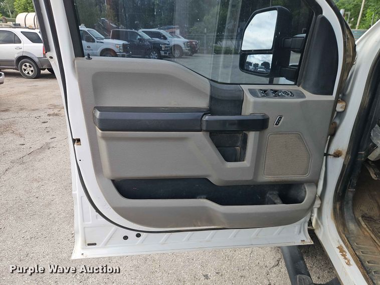 image for item EO7446 2019 Ford F250 Super Duty XL Crew Cab pickup truck