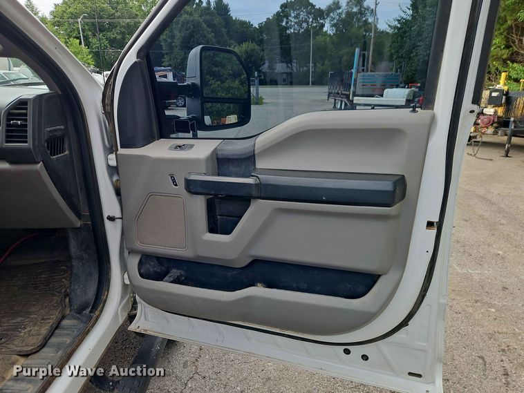 image for item EO7446 2019 Ford F250 Super Duty XL Crew Cab pickup truck