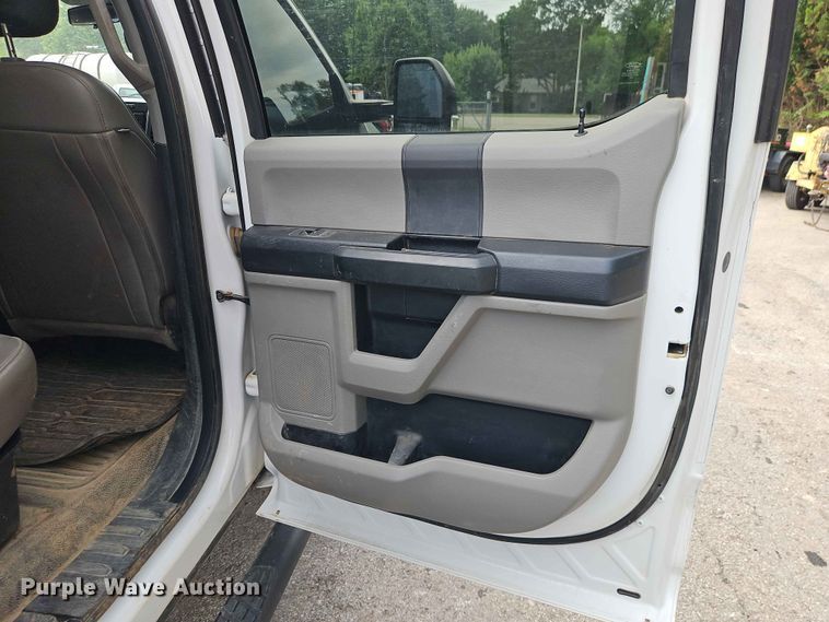image for item EO7446 2019 Ford F250 Super Duty XL Crew Cab pickup truck