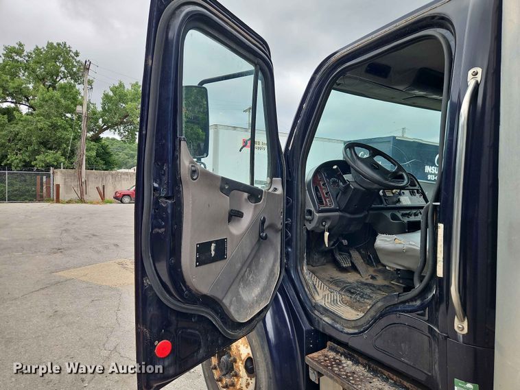 image for item EO7490 2013 Freightliner Business Class M2 box truck