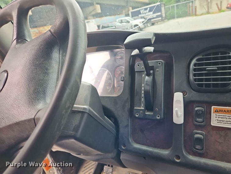 image for item EO7490 2013 Freightliner Business Class M2 box truck