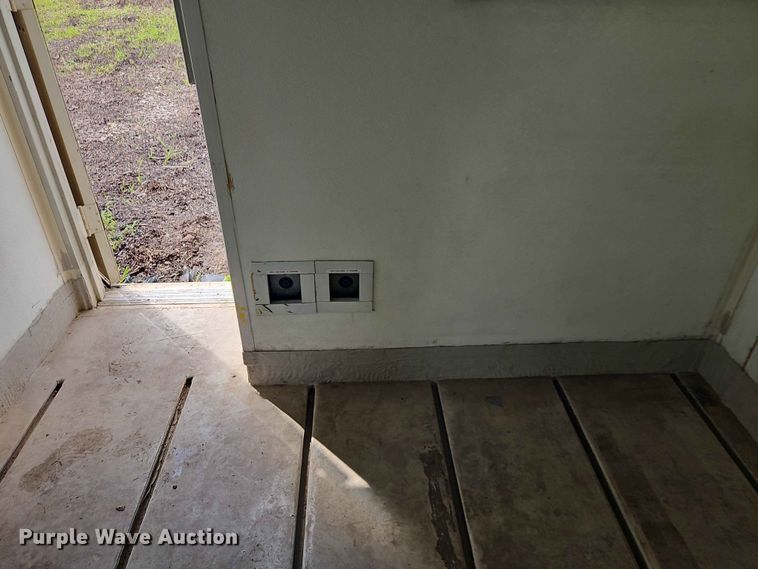 image for item EO7492 Mobile office container