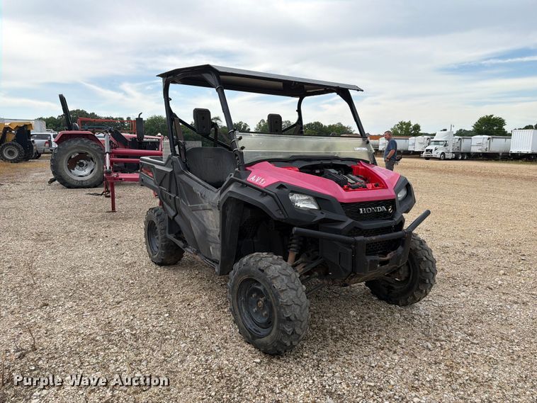 image for item ER3011 2020 Honda Pioneer 1000 utility vehicle