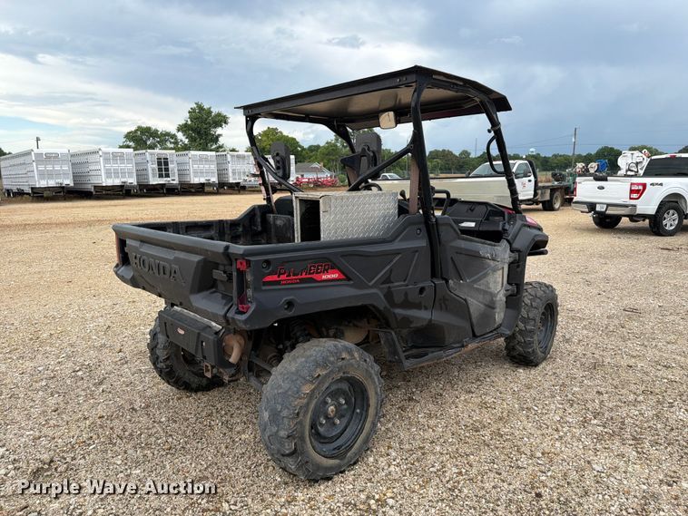 image for item ER3011 2020 Honda Pioneer 1000 utility vehicle