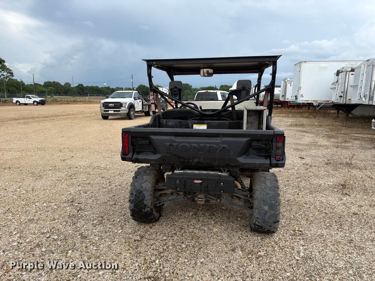 image for item ER3011 2020 Honda Pioneer 1000 utility vehicle