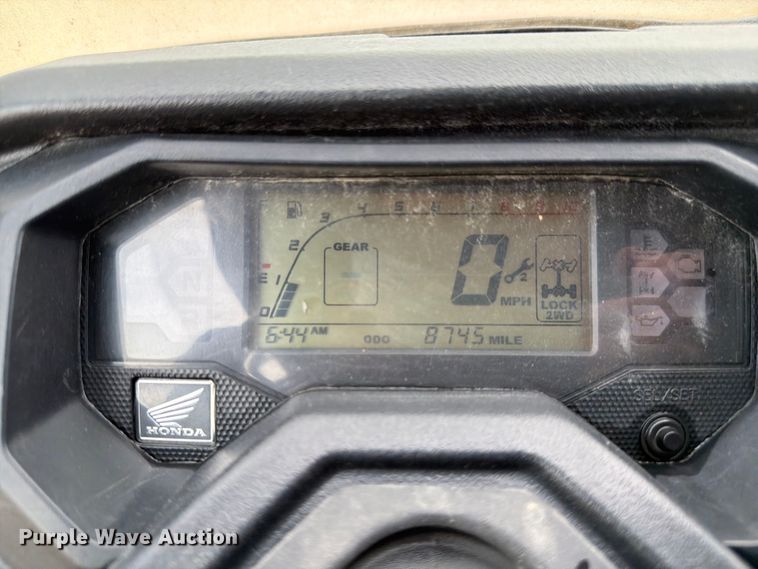 image for item ER3011 2020 Honda Pioneer 1000 utility vehicle