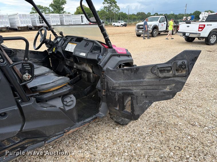 image for item ER3011 2020 Honda Pioneer 1000 utility vehicle