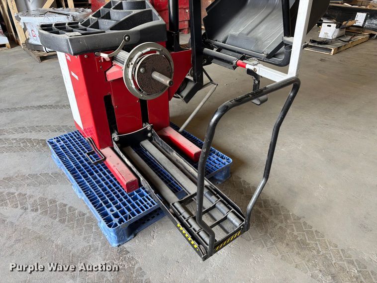 image for item ER3030 Hunter Engineering Company GSP9600HD tire balancer