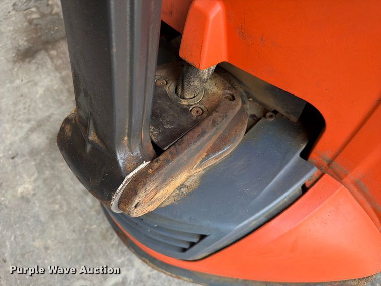 image for item ER3033 Toyota 8HBW23 pallet jack