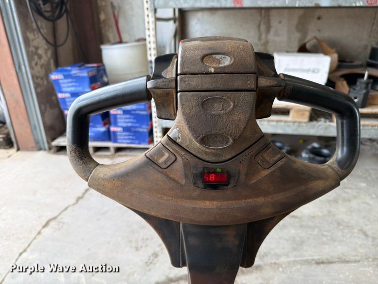 image for item ER3033 Toyota 8HBW23 pallet jack