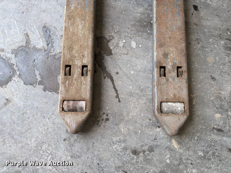 image for item ER3033 Toyota 8HBW23 pallet jack