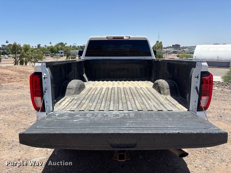 image for item ER7639 2020 GMC Sierra 2500HD Crew Cab pickup truck