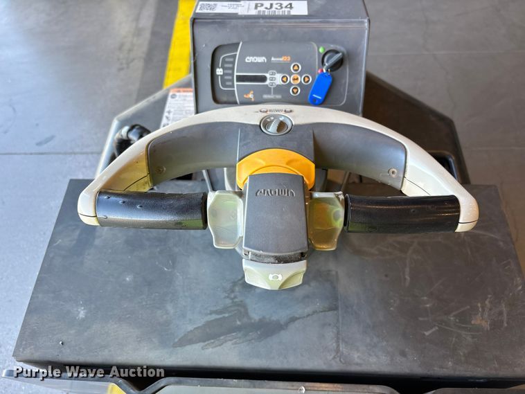 image for item ER7642 2020 Crown PC4500-80 pallet jack