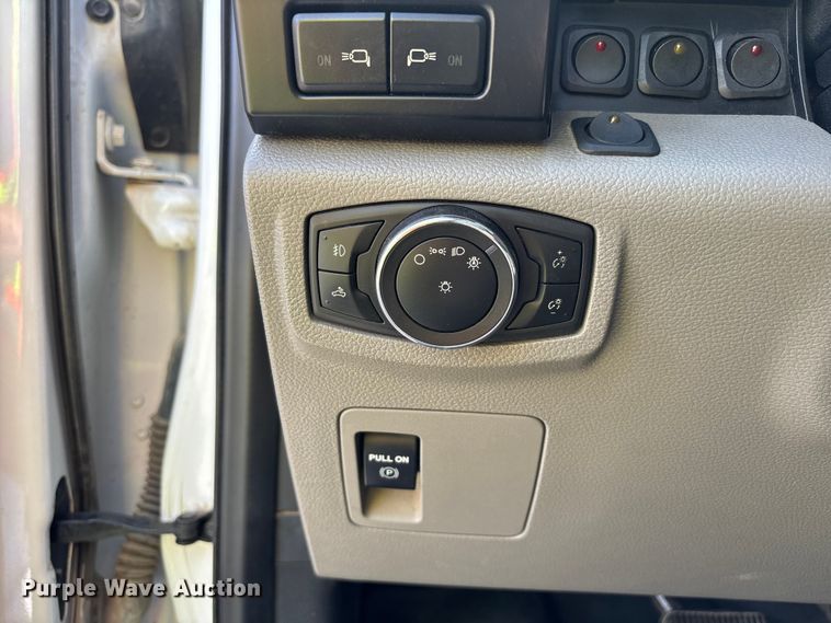 image for item ER7646 2021 Ford F150  Ext. Cab pickup truck