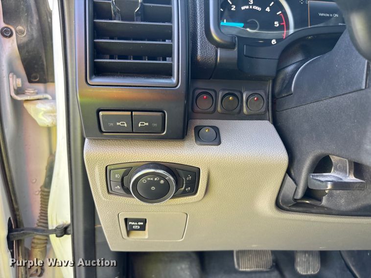 image for item ER7646 2021 Ford F150  Ext. Cab pickup truck