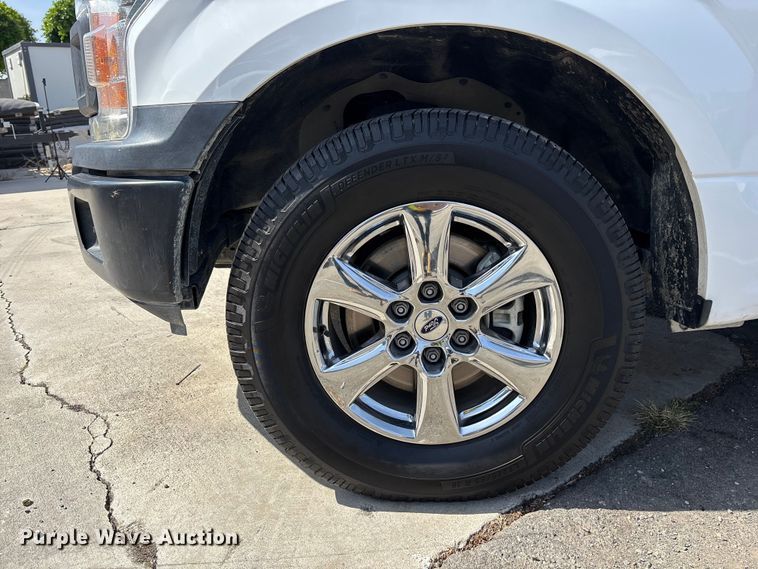 image for item ER7646 2021 Ford F150  Ext. Cab pickup truck