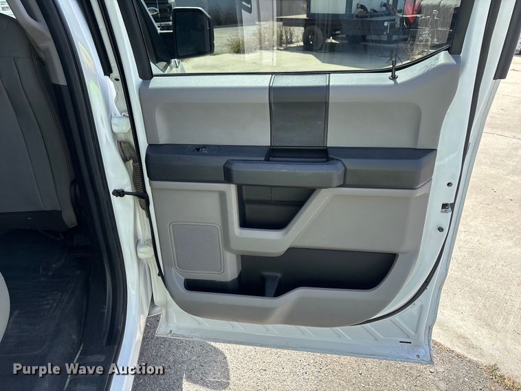 image for item ER7650 2018 Ford F-150 XL Crew Cab pickup truck