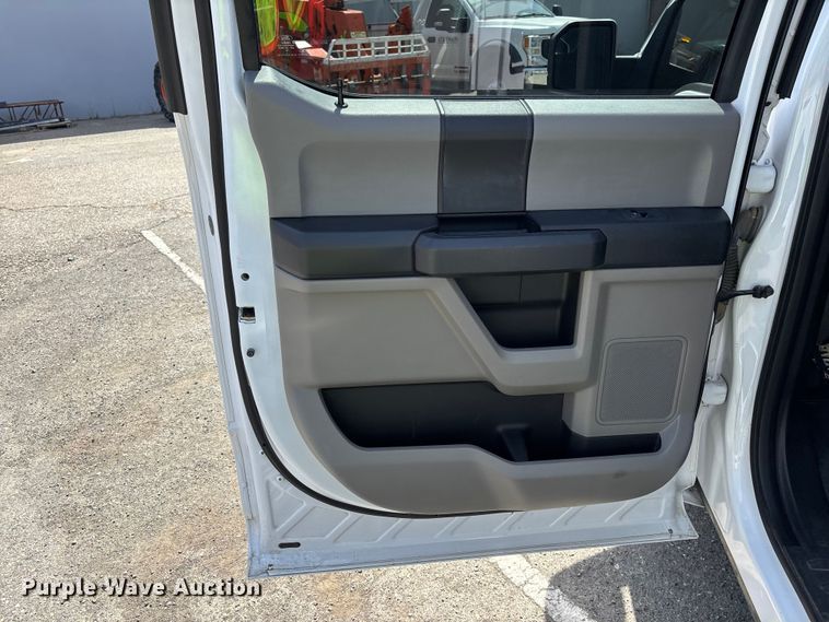 image for item ER7650 2018 Ford F-150 XL Crew Cab pickup truck