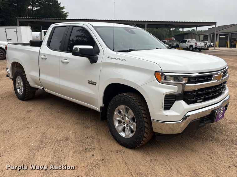image for item ET2002 2022 Chevrolet Silverado 1500 Ext. Cab pickup truck